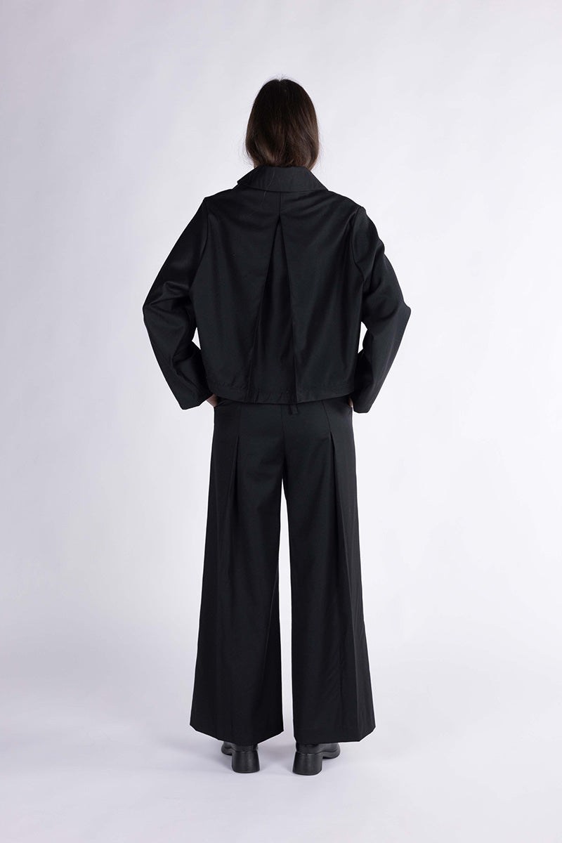 ALT+ BLACK PLEATED PANTS