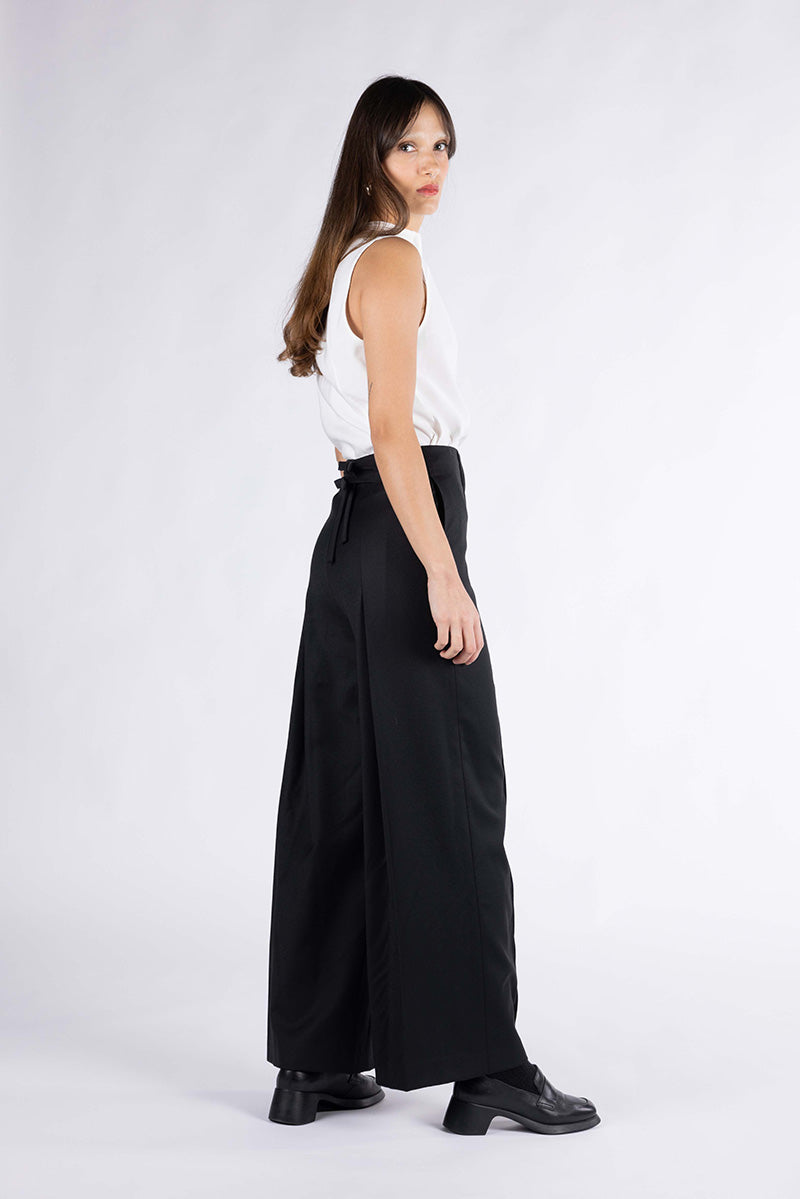 ALT+ BLACK PLEATED PANTS